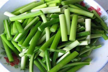 蒜苔的功效与作用,五个女人吃蒜苔的营养功效