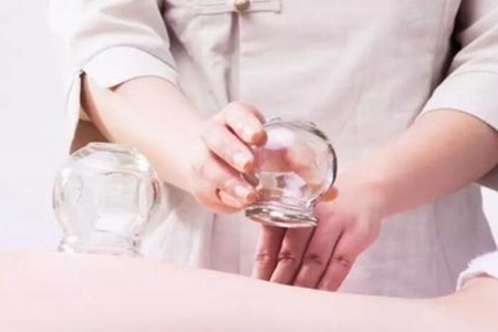 刮痧和拔罐的区别?女人湿气重刮痧好还是拔罐好