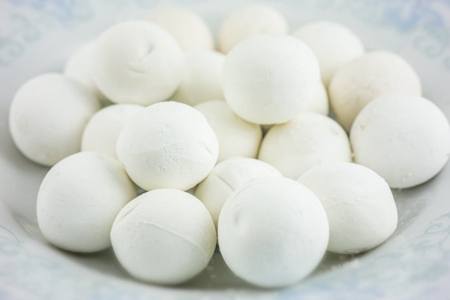 女性煮汤圆是有秘诀的，不要直接热水下锅