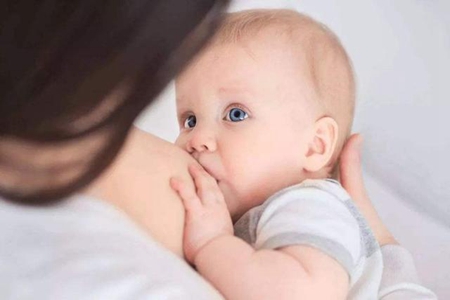 产后宝妈为什么会堵奶?这些方法有效改善哺乳更轻松