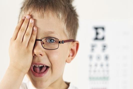 孩子视力下降的原因,家长注意这三点保护孩子视力