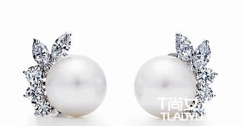 提升女王气质 显示超大宝石耳钉 