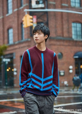 TFBOYS王俊凯女装照 王俊凯女装照曝光！