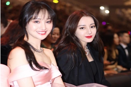 郑爽迪丽热巴罕见同框,双倍美颜暴击是不是很养眼?