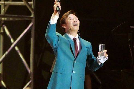 费玉清正式封麦 告别47年演艺生涯 粉丝早已哭成泪人