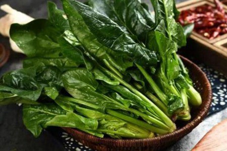 菠菜的营养价值和功效，这五个女人吃菠菜的功效