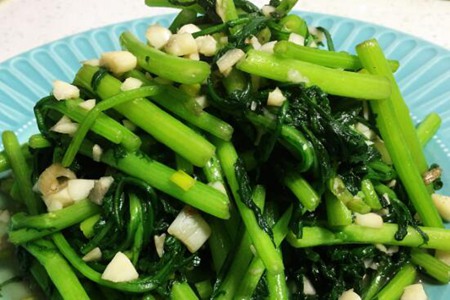 茼蒿怎么做好吃?这三道做法味道鲜美下酒又下饭