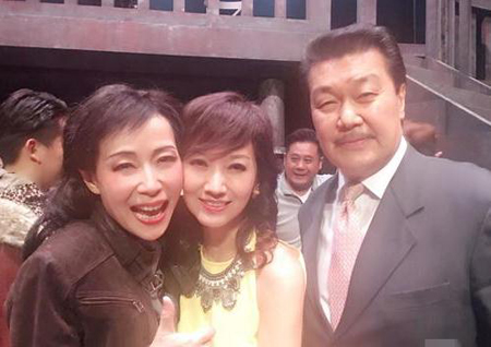 赵雅芝捧场叶童 叶童老公晒两人床照很奔放