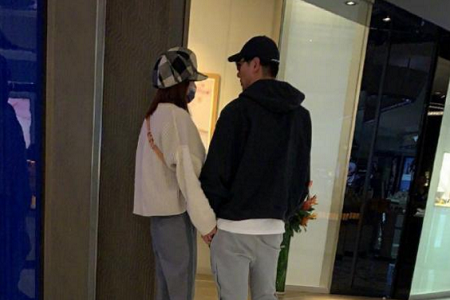 张亮寇静离婚，模范夫妻为何频频离婚？他还欠她一个世纪婚礼