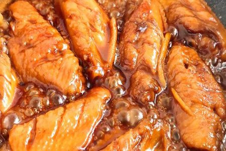 可乐鸡翅怎么烧最好吃？可乐鸡翅的制作方法甜而不腻