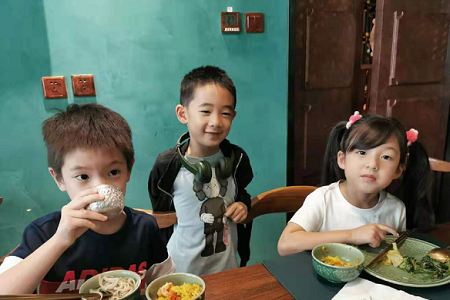 嗯哼Jasper小泡芙聚会,昔日爸爸去哪儿的萌娃都已长大了