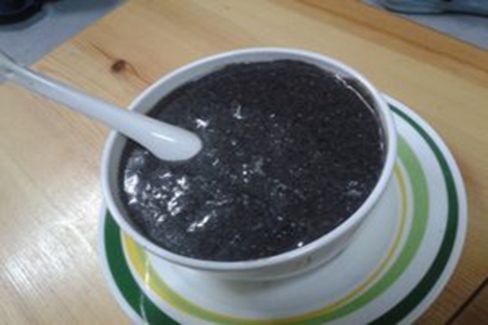 女性喝黑芝麻糊的好处是什么？常喝黑芝麻糊可以美容养颜！