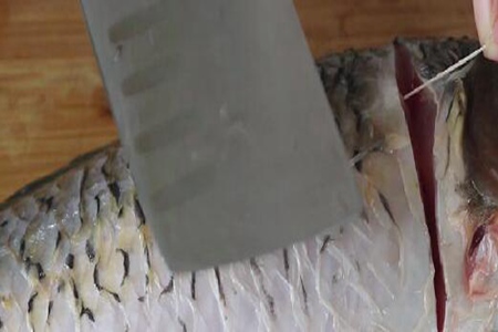 年夜饭红烧鲤鱼怎么做才好吃?红烧鲤鱼的家常做法简单