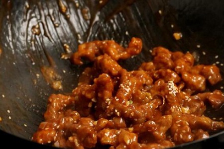 糖醋里脊的做法,糖醋里脊的家常做法外酥里嫩酸甜可口