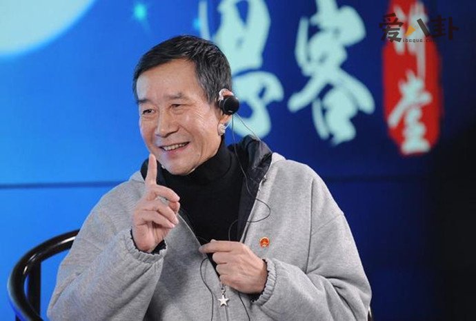 李雪健说话怎么回事?嗓音沙哑还戴助听器,背后原因令人心疼？