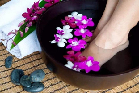 女人每天泡脚的好处，冬季泡脚注意这三点养生效果好