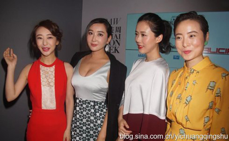 严宽老婆杜若溪深V装看秀