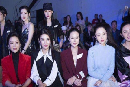 黄奕低调为女儿庆生,母女嘟嘴亲亲超幸福,却被网红抢镜头