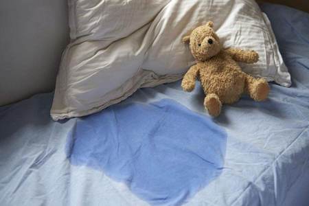 孩子大了还在遗尿,那宝妈们可以学推拿龟尾