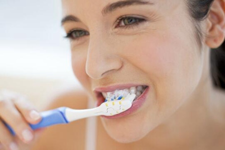 孕妇牙龈出血是怎么回事？（孕妇牙龈出血的危害？）