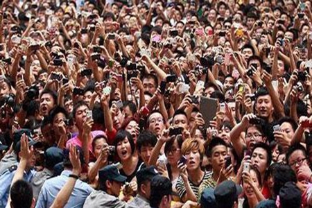 隐形眼镜式追星不好吗?追星到底是好还是不好