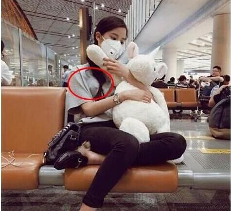 不戴胸罩的中国女明星