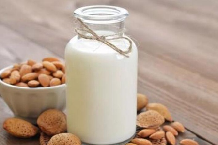 热牛奶的功效和作用，这四个女人喝热牛奶的营养价值