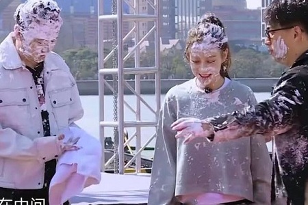 《极限挑战》张艺兴迪丽热巴组CP？网友：根本就不可能