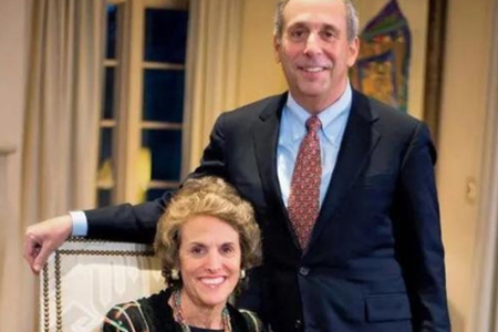 震惊!美国日新增确诊病例过万,哈佛大学校长夫妇确诊新冠