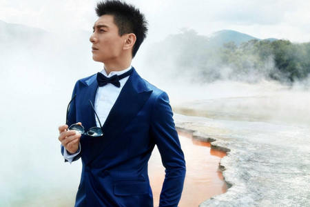 吴奇隆婉拒粉丝挽手,网友:这才是人夫该有的样子