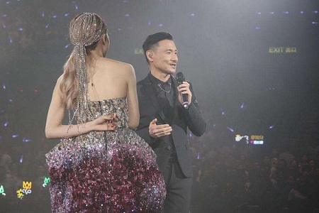 容祖儿张学友罕见同台,两代巨星献唱,惹得粉丝泪流满面