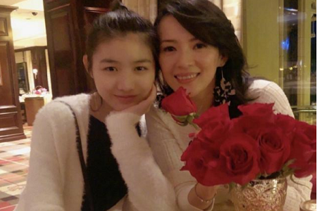 章子怡暖心为继女庆生,小苹果长大模样太像前妻葛荟婕