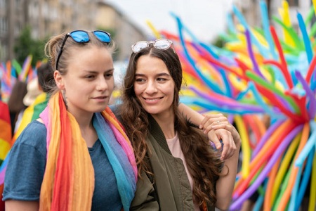 泰国同性婚姻合法化,原来这就是不一样的爱