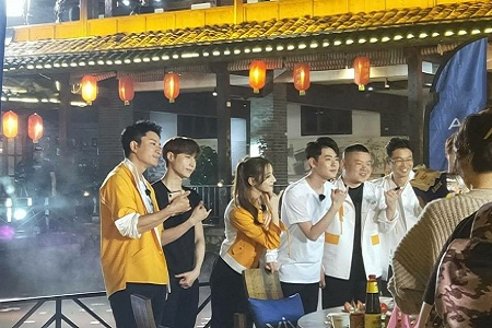 《极限挑战》热巴变身怪力少女,呆萌岳云鹏徒手捡垃圾