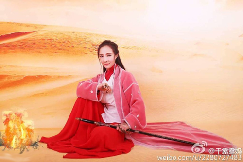 娱乐圈最烂十大女星之一干露露内裤被当众扯下
