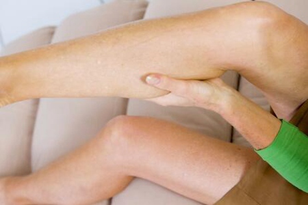 脚抽筋是什么原因？这五个原因造成得及时改善治疗