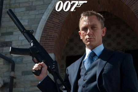 007主角变女性黑人,全球引起轩然大波,是否矫枉过正?