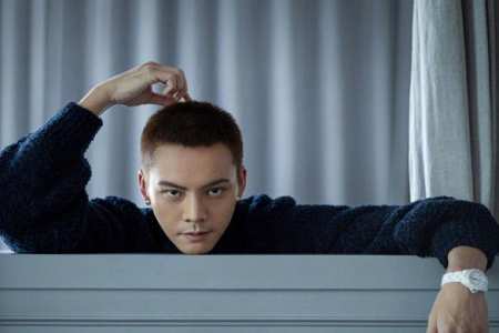 荷尔蒙爆棚男神李现陈伟霆同框,李现变身斯文败类上头男友