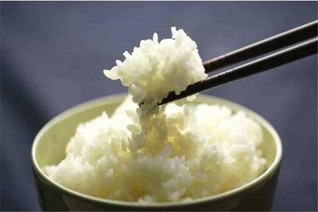 米饭夹生了怎么办？掌握这4个方法就不怕米饭夹生浪费了