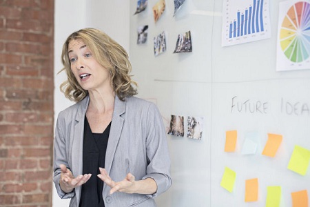 女性肾虚精气不足，冬季补肾就按揉涌泉穴