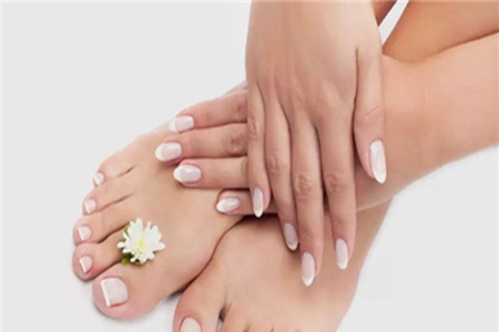 秋冬季节女性手脚冰凉怎么办?这几招教你保持温暖!