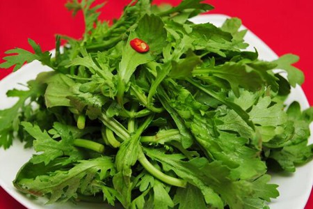 茼蒿菜的作用与功效，这五个女人吃茼蒿菜的药用价值