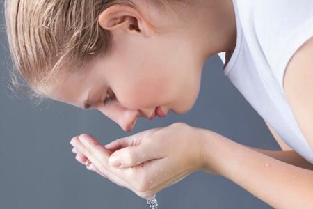 面瘫的症状及表现有哪些?这四个症状早发生早治疗改善