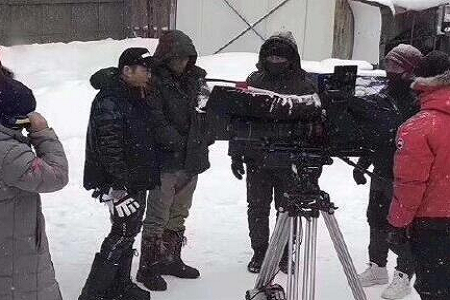 张艺谋新片悬崖之上正式开机，果然章子怡孟美岐领衔主演