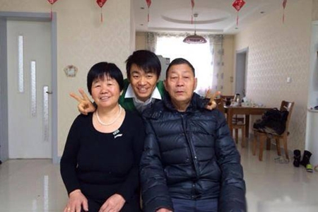 王宝强母亲因病去世,马蓉带女儿开心出去旅游