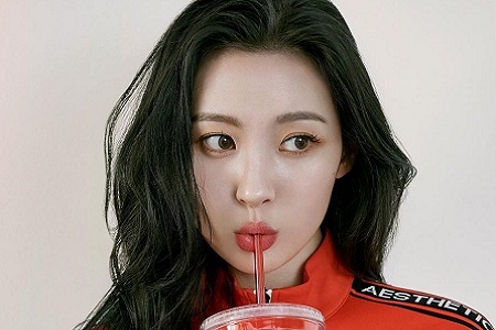 韩国女艺人李宣美回归热搜，火辣舞蹈惊艳全场