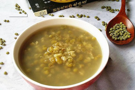 绿豆汤的功效与作用,这五个女人喝绿豆汤营养价值及功效