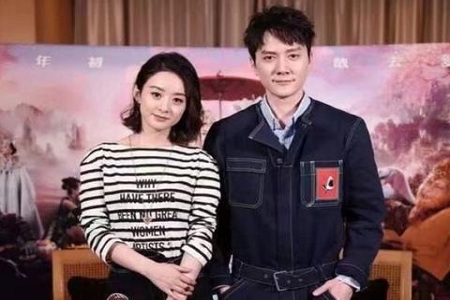 冯绍峰携爱妻赵丽颖同框出镜,机场甜蜜牵手破婚变传闻