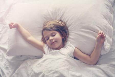 孩子大了还在遗尿,那宝妈们可以学推拿龟尾