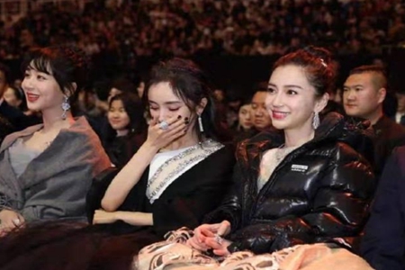 杨幂杨颖杨紫首次三杨同框,表情逗趣画面被赞太养眼了